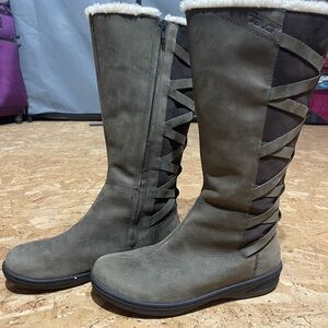 Teva Women's Dark Olive Winter Boots